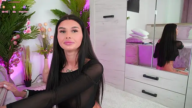 Snapshot of EmilyHudsson_1 chatting on 02-25-25, 06:01 EmilyHudsson 1 online show from 02-25-25, 06:01
