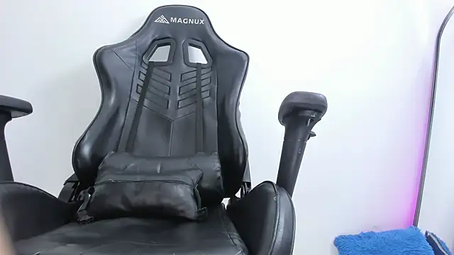 selena robertss  online show from 11-15-25, 02:04