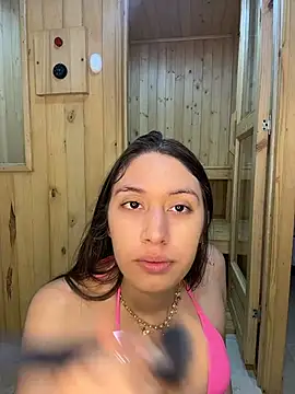Snapshot of Barbielatinas chatting on 07-10-26, 02:33 Barbielatinas online show from 07-10-26, 02:33