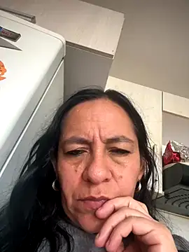 Freya Artemisa online show from 11-17-25, 06:34