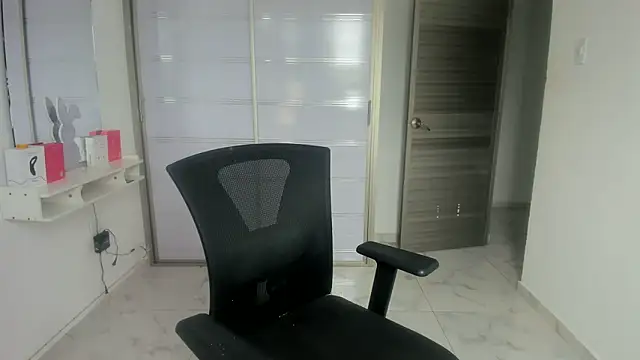 Snapshot of nairobbits chatting on 05-30-26, 01:06 nairobbits online show from 05-30-26, 01:06