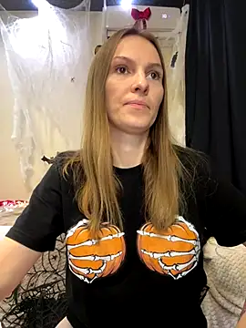 Snapshot of RachelBelI chatting on 10-13-25, 11:38 RachelBelI online show from 10-13-25, 11:38