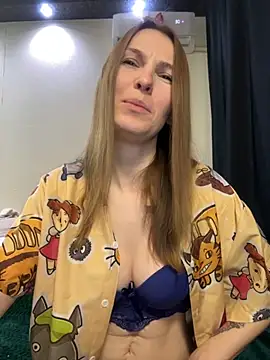 Snapshot of RachelBelI chatting on 10-12-25, 11:39 RachelBelI online show from 10-12-25, 11:39