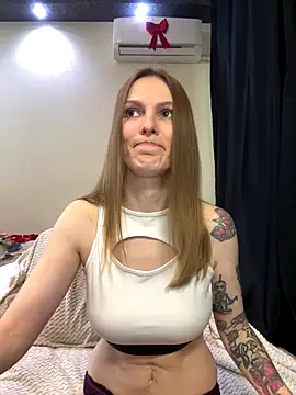 Snapshot of RachelBelI chatting on 09-22-25, 11:33 RachelBelI online show from 09-22-25, 11:33