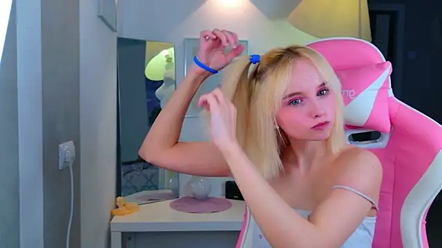 b4by LoL1 online show from 04-11-26, 12:31