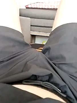 Snapshot of Grig1982 chatting on 09-11-25, 02:06 Grig1982 online show from 09-11-25, 02:06