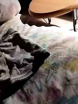 Snapshot of Grig1982 chatting on 10-28-25, 05:01 Grig1982 online show from 10-28-25, 05:01