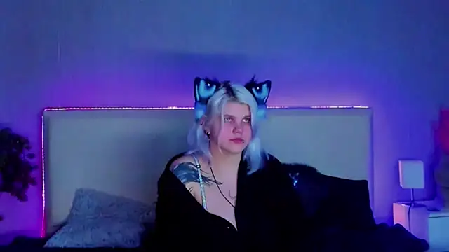 Snapshot of JoannLowe chatting on 02-27-25, 11:59 JoannLowe online show from 02-27-25, 11:59