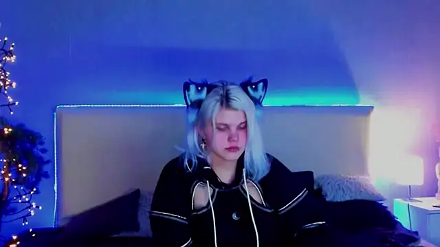 Snapshot of JoannLowe chatting on 03-05-25, 10:54 JoannLowe online show from 03-05-25, 10:54