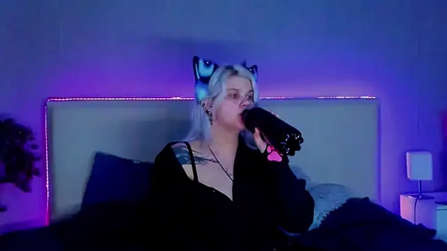 Snapshot of JoannLowe chatting on 03-02-25, 08:03 JoannLowe online show from 03-02-25, 08:03