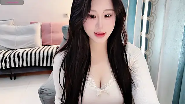 QQ-tutu online show from 10-26-25, 01:50