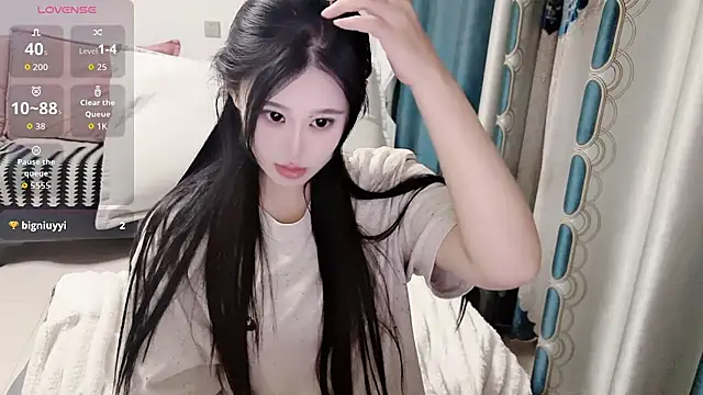 QQ-tutu online show from 09-26-25, 01:40