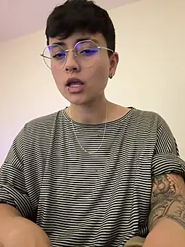 Ashley Chriss online show from 02-21-25, 01:44