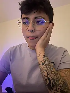 Ashley Chriss online show from 02-22-25, 12:05