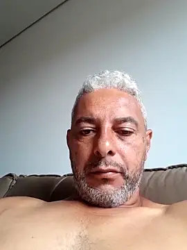 Snapshot of gordonunes chatting on 05-15-26, 02:48 gordonunes online show from 05-15-26, 02:48
