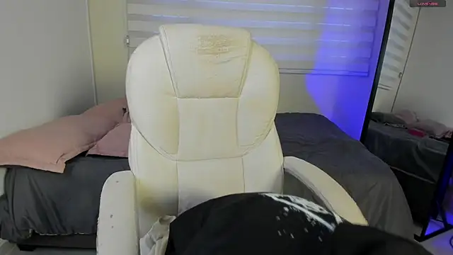 Catyloves online show from 11-26-25, 09:48