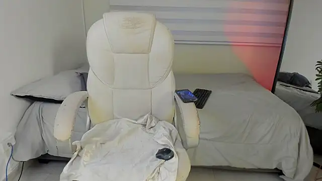 Catyloves online show from 12-20-25, 10:23