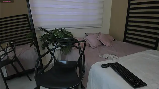 Catyloves online show from 02-06-26, 10:17