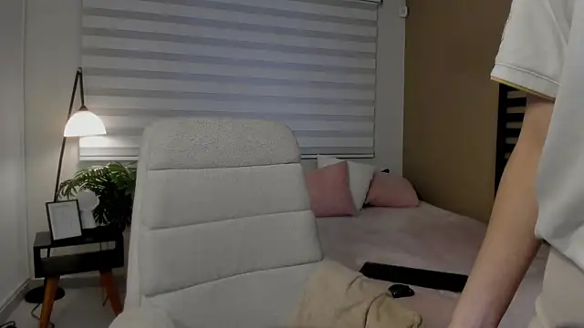 Catyloves online show from 05-04-26, 10:23