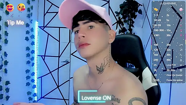 Snapshot of Tayson_Rivers chatting on 06-01-26, 12:33 Tayson Rivers online show from 06-01-26, 12:33