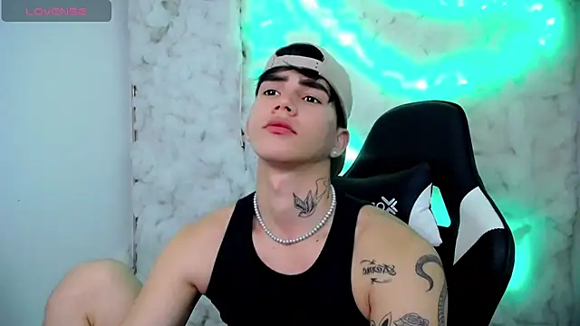 Snapshot of Tayson_Rivers chatting on 11-30-25, 11:05 Tayson Rivers online show from 11-30-25, 11:05