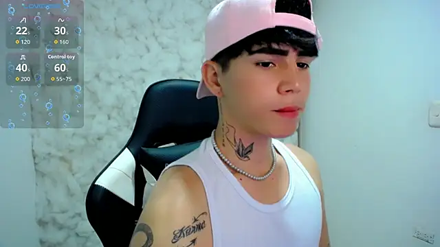 Snapshot of Tayson_Rivers chatting on 11-15-25, 02:26 Tayson Rivers online show from 11-15-25, 02:26