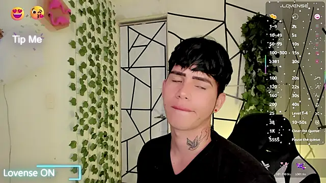 Snapshot of Tayson_Rivers chatting on 08-05-26, 05:40 Tayson Rivers online show from 08-05-26, 05:40