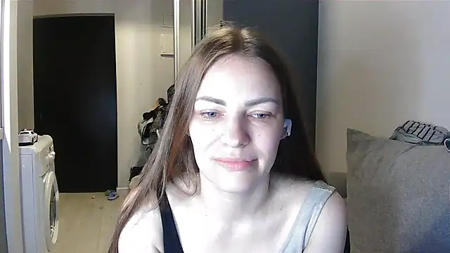 AnnaDiamond1 online show from 07-17-26, 09:45