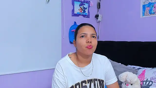 Snapshot of sara_mendez2 chatting on 10-04-25, 10:55 sara mendez2 online show from 10-04-25, 10:55