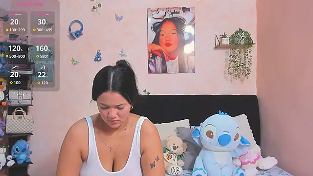 Snapshot of sara_mendez2 chatting on 06-11-26, 01:05 sara mendez2 online show from 06-11-26, 01:05