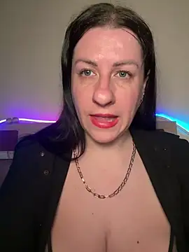 Snapshot of Evelinia chatting on 05-04-26, 03:48 Evelinia online show from 05-04-26, 03:48