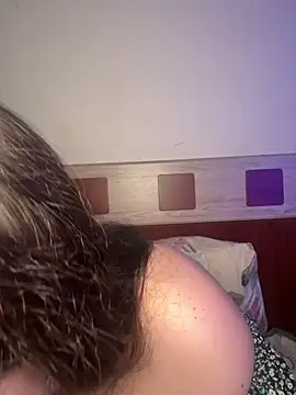 Snapshot of Evelinia chatting on 05-21-26, 03:31 Evelinia online show from 05-21-26, 03:31