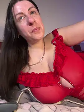 Snapshot of Evelinia chatting on 06-08-26, 03:23 Evelinia online show from 06-08-26, 03:23
