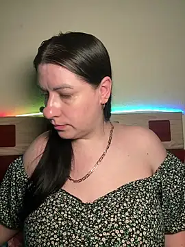Snapshot of Evelinia chatting on 05-08-26, 03:27 Evelinia online show from 05-08-26, 03:27