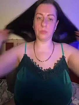 Snapshot of Evelinia chatting on 05-28-26, 04:13 Evelinia online show from 05-28-26, 04:13