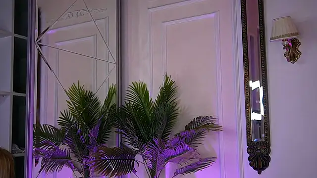 Snapshot of AdelineKing chatting on 03-23-25, 02:48 AdelineKing online show from 03-23-25, 02:48