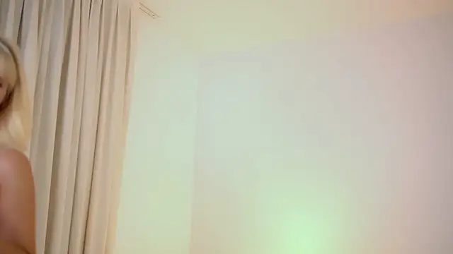 Snapshot of AdelineKing chatting on 06-18-26, 01:59 AdelineKing online show from 06-18-26, 01:59