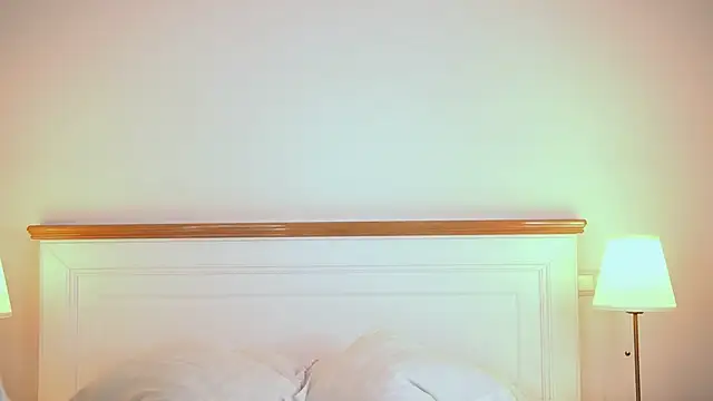 Snapshot of AdelineKing chatting on 06-25-26, 01:36 AdelineKing online show from 06-25-26, 01:36