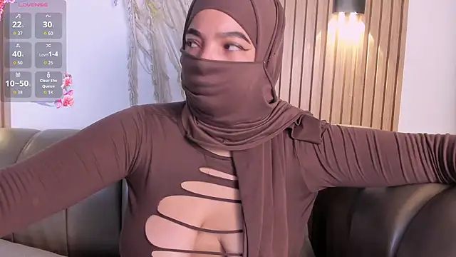 Snapshot of malak_nanyy chatting on 02-12-26, 10:15 malak nanyy online show from 02-12-26, 10:15