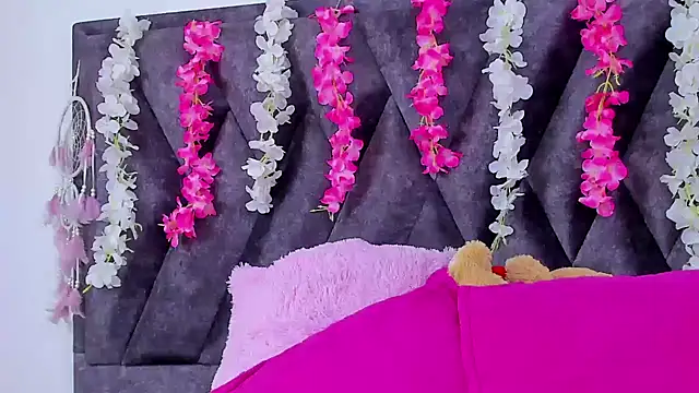 Snapshot of ALISSONREYEZ chatting on 02-09-25, 12:30 ALISSONREYEZ online show from 02-09-25, 12:30