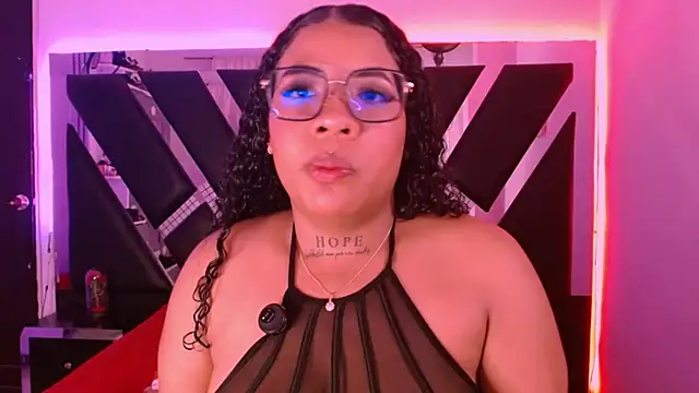 Snapshot of MelannyTylor chatting on 12-23-25, 01:05 MelannyTylor online show from 12-23-25, 01:05