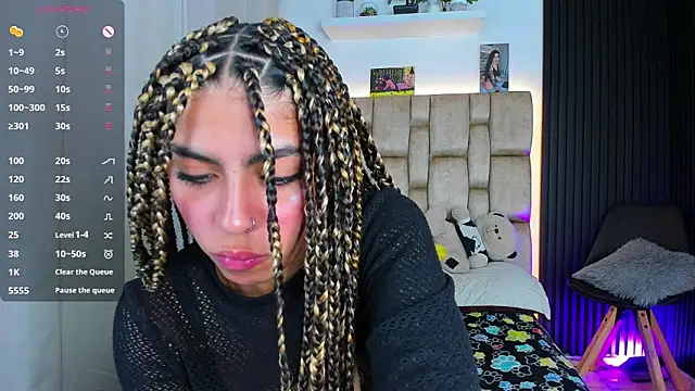 Snapshot of little_sophie18 chatting on 10-18-25, 08:00 little sophie18 online show from 10-18-25, 08:00