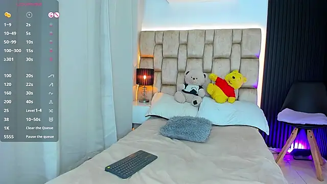 Snapshot of little_sophie18 chatting on 09-26-25, 09:21 little sophie18 online show from 09-26-25, 09:21