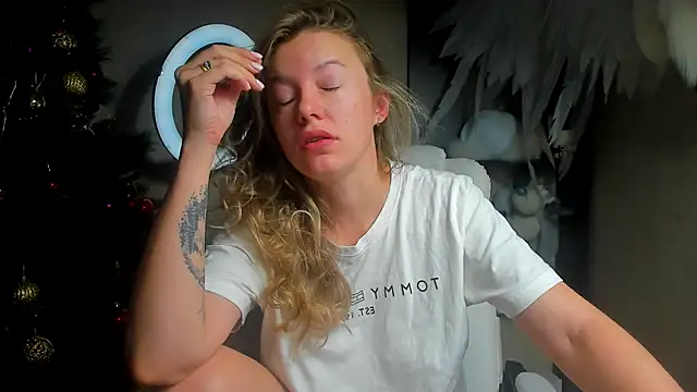 foxy blond online show from 12-20-25, 12:24