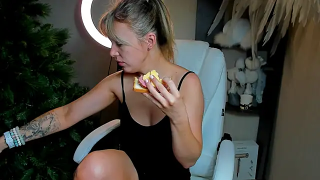 foxy blond online show from 12-02-25, 12:22