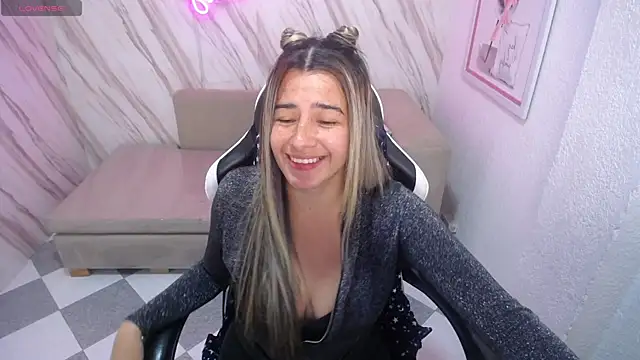 Valerie b online show from 02-18-25, 03:10