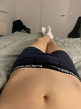 Snapshot of Nio-5 chatting on 01-08-25, 08:39 Nio-5 online show from 01-08-25, 08:39