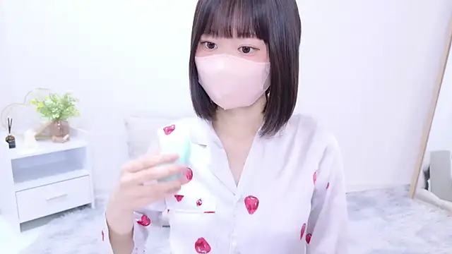 Im Yu-na online show from 02-25-25, 05:08