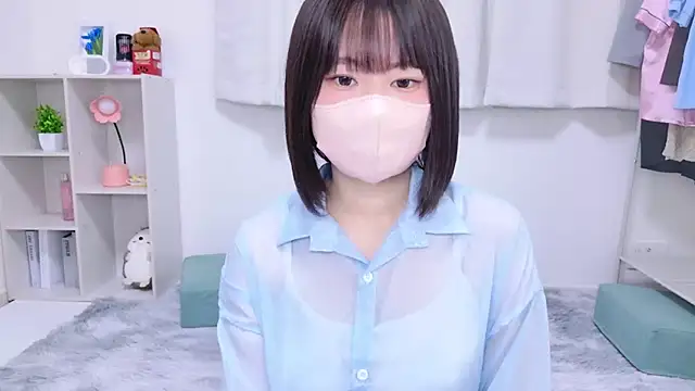 Im Yu-na online show from 03-16-25, 01:27