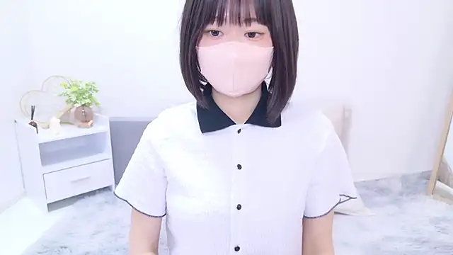 Im Yu-na online show from 03-15-25, 01:08